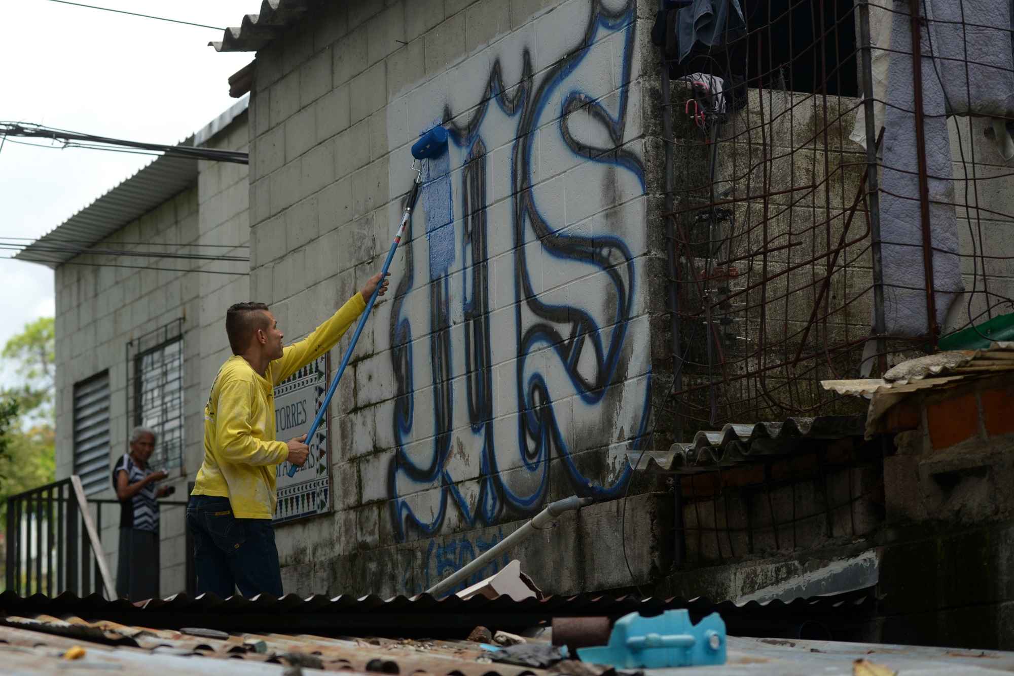 En enero de 2015, el gobierno del FMLN le apostó a la vía represiva para acabar con el fenómeno de las maras pero, más de tres años después, El Salvador aún presenta una tasa de homicidios en torno a 60 homicidios por cada 100 000 habitantes, uno de los más altas del mundo. Foto Marvin Recinos (AFP).