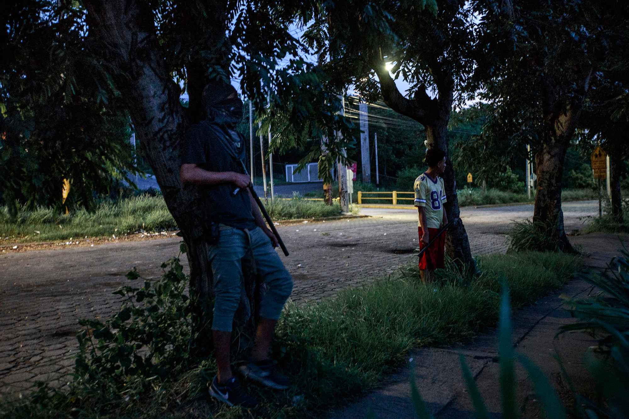 Two students armed with improvised shotguns guard UNAN's northwest entry point. June 29, 2018.
