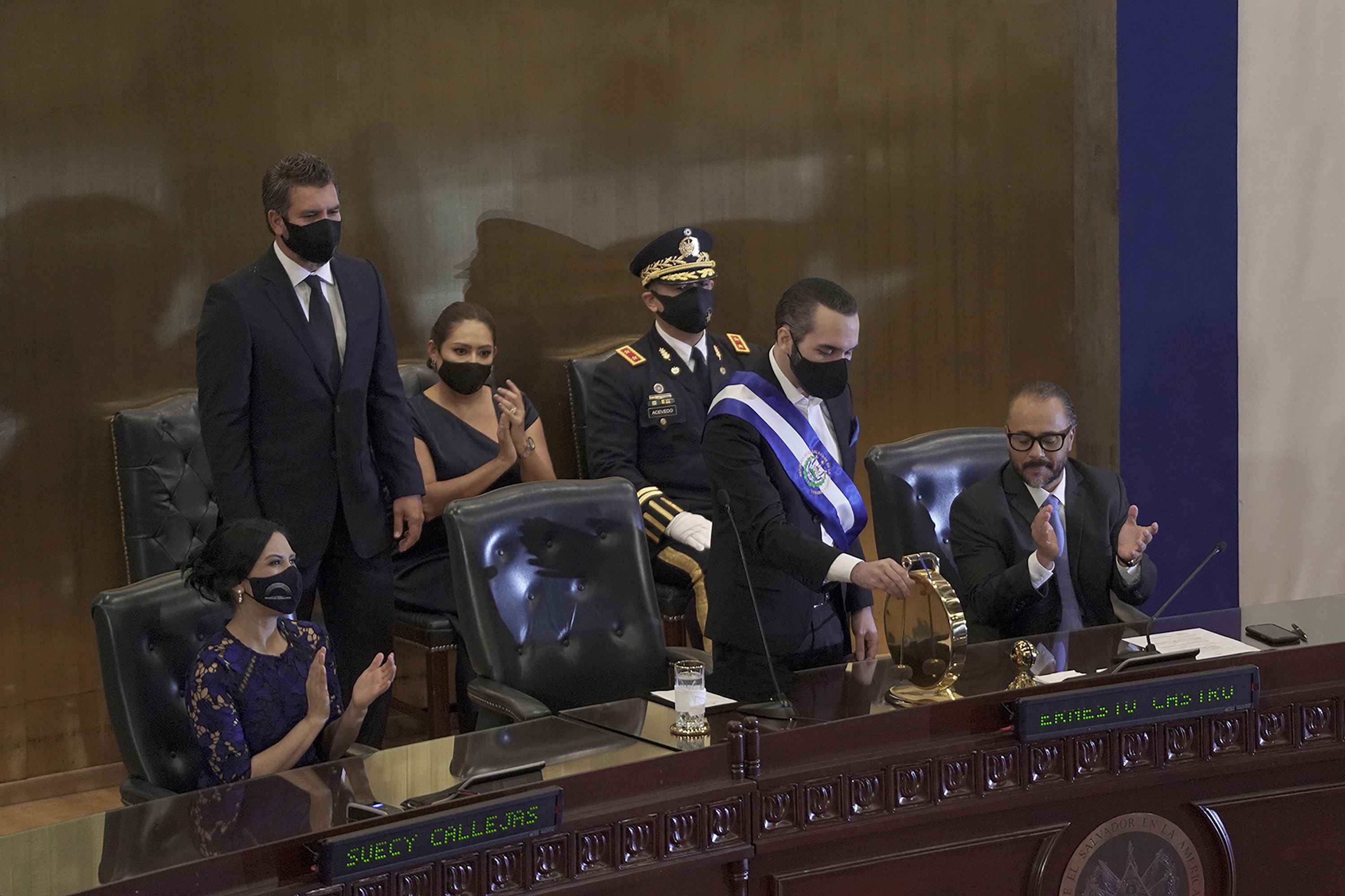 El presidente Nayib Bukele, en junio de 2021, cuando dio un discurso por su segundo año de gobierno. Foto, Víctor Peña.