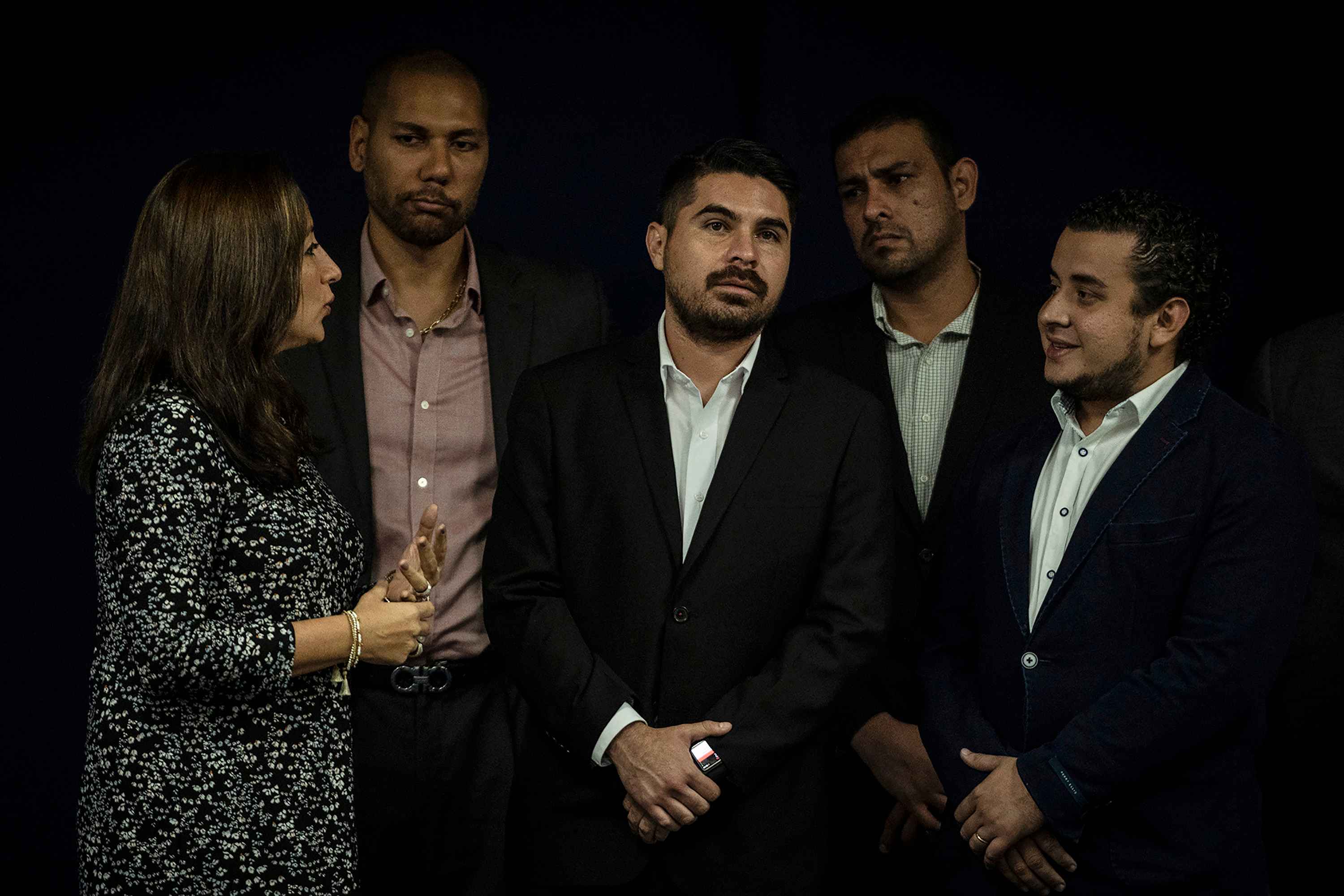 Carlos Marroquín (Centro) fue nombrado como director de la Unidad de Reconstrucción del Tejido Social desde el inicio del Gobierno de Bukele. Aquí, rodeado de otros funcionarios gubernamentales durante el lanzamiento de una de las fases del Plan Control Territorial, en 2019. Foto de El Faro: Carlos Barrera