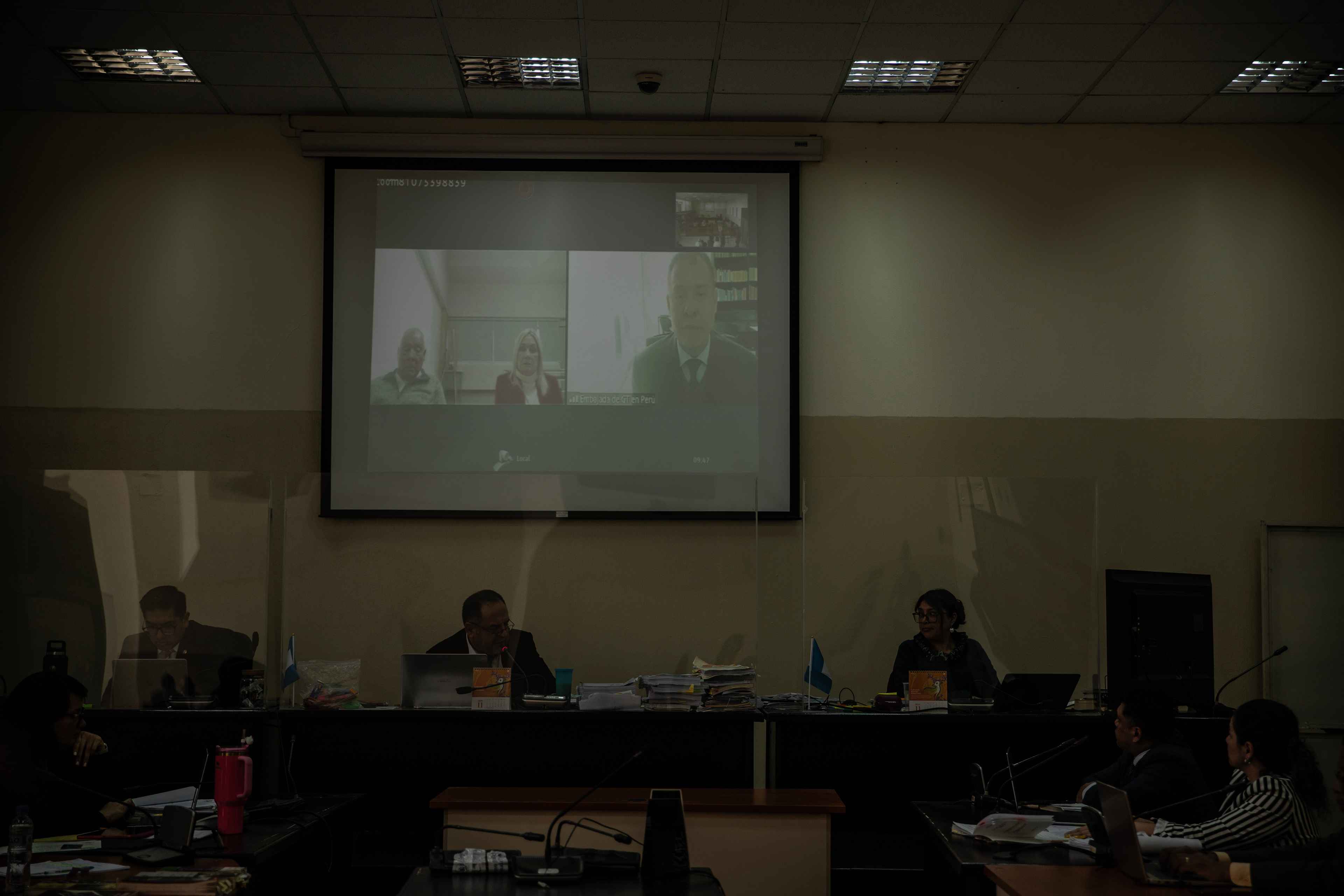 Juicio de Benedicto Lucas en la Sala Primera de Mayor Riesgo en la Torre de Tribunales de la Ciudad de Guatemala. El juicio contra el exjefe del Estado Mayor del Ejército empezó en abril del 2024. Foto de El Faro: Carlos Barrera