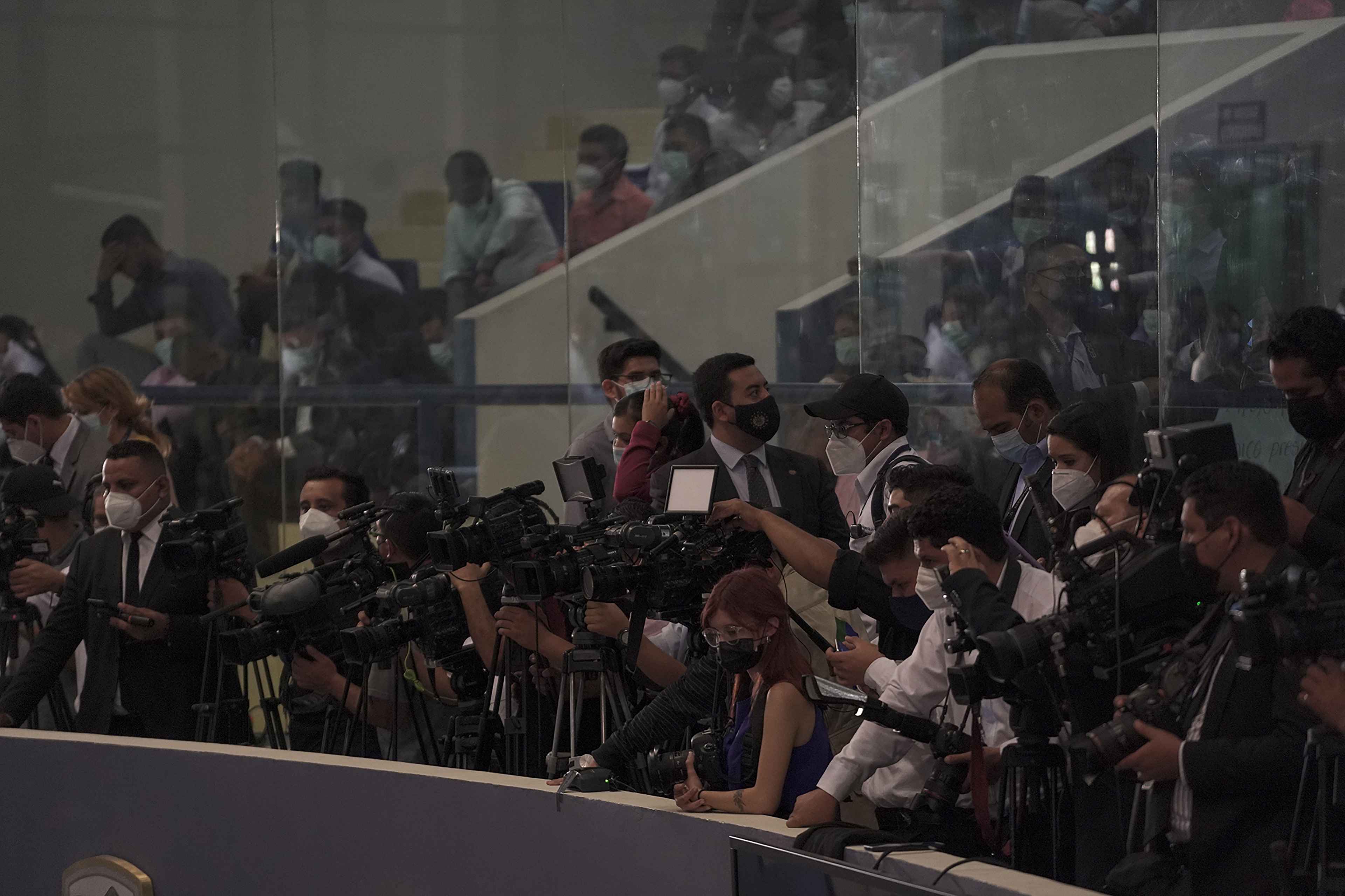The work of journalists was restricted before and after Nayib Bukele's state-of-the-nation speech in the Legislative Assembly on June 1, 2021. Casa Presidencial gave the order not to allow the free movement of journalists inside the legislature. Photo Víctor Peña