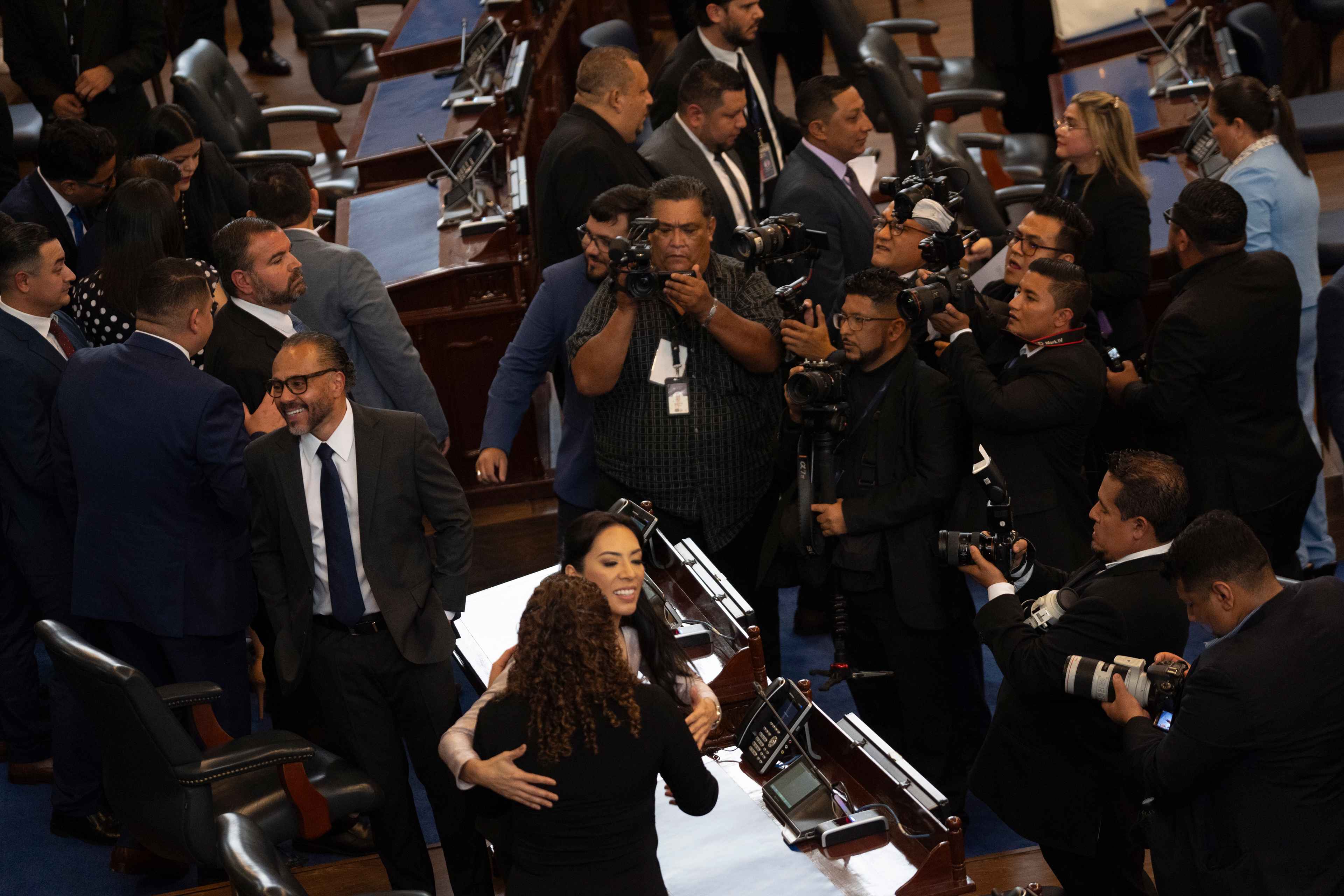 Ruling-party legislators Ernesto Castro and Suecy Callejas are recorded on camera by Legislative Assembly communications staff during the inauguration of the new legislative period on May 1, 2024. One of the requirements that the IMF requested in order to approve financing for El Salvador was the reduction of personnel in public institutions. Photo Víctor Peña