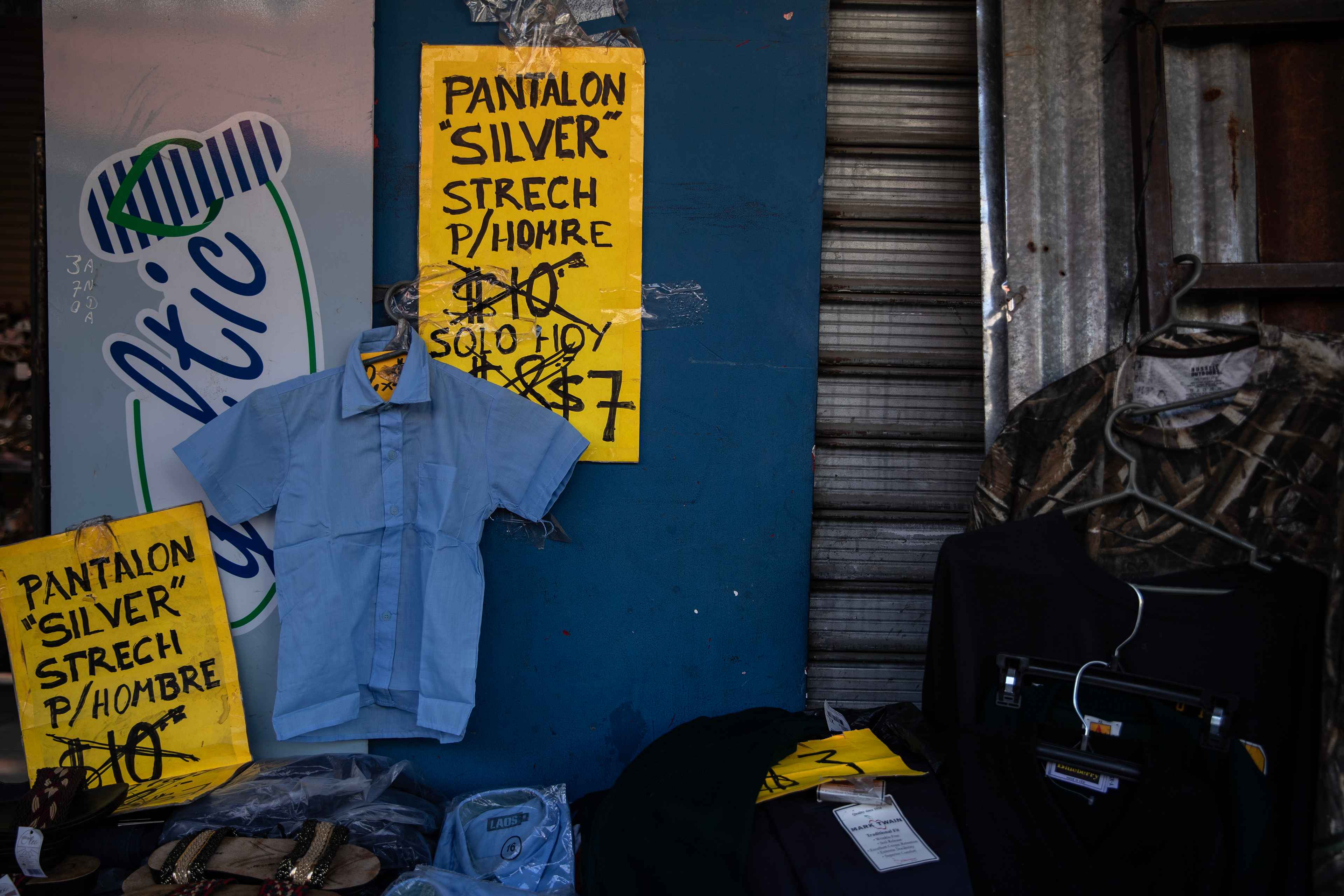 At some stalls along Fourth Street West, vendors began a clearance sale on March 27 after receiving the municipal eviction notice. They hoped to sell off all their merchandise before returning home and starting over from scratch somewhere else. Photo Carlos Barrera