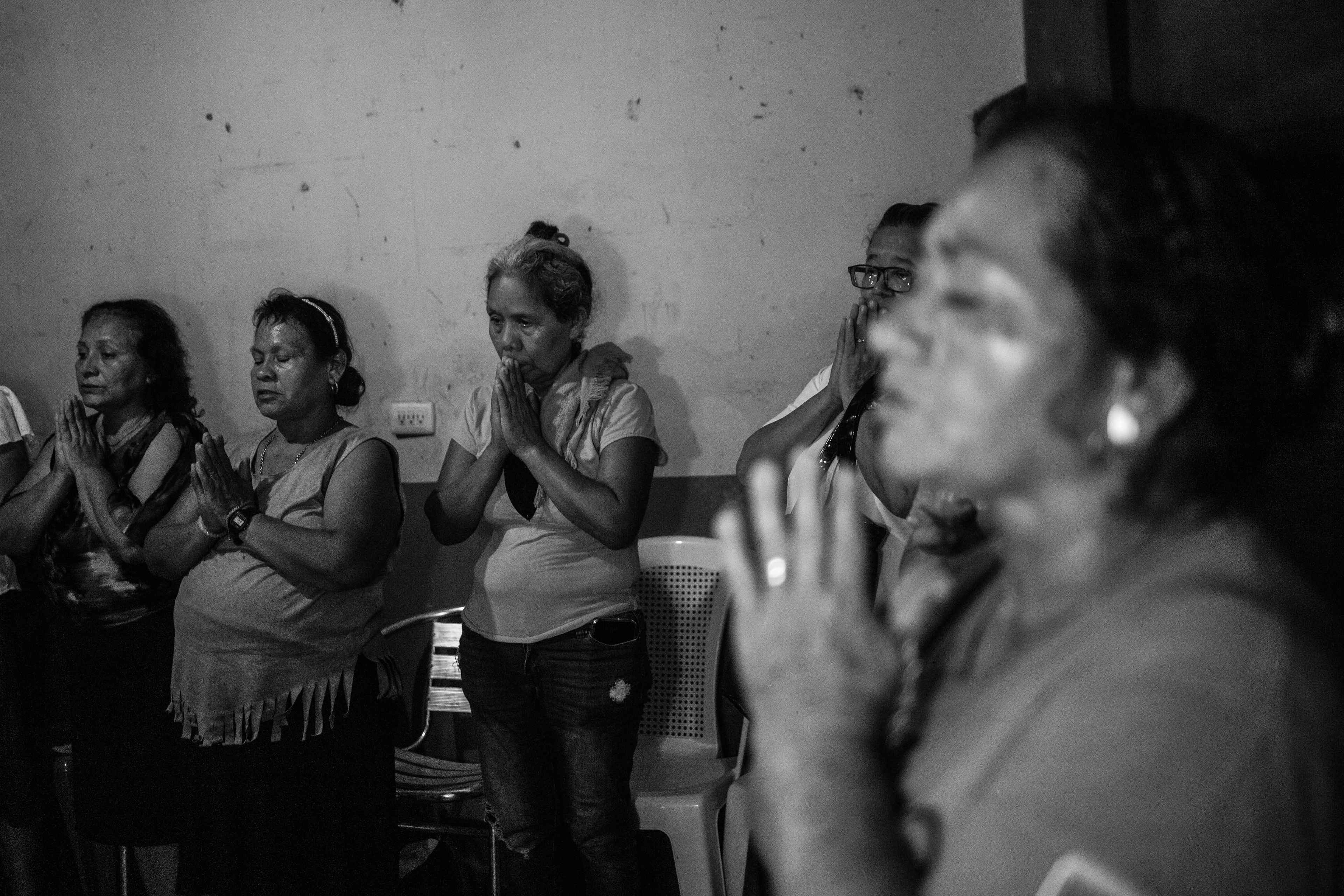 Relatives of Juan Saúl, a 32-year-old worker, pray during a commemoration after his funeral. Juan died after suffering from ear cancer and not receiving proper treatment in prison. Juan Saúl had no criminal record, but the police captured him anyway.