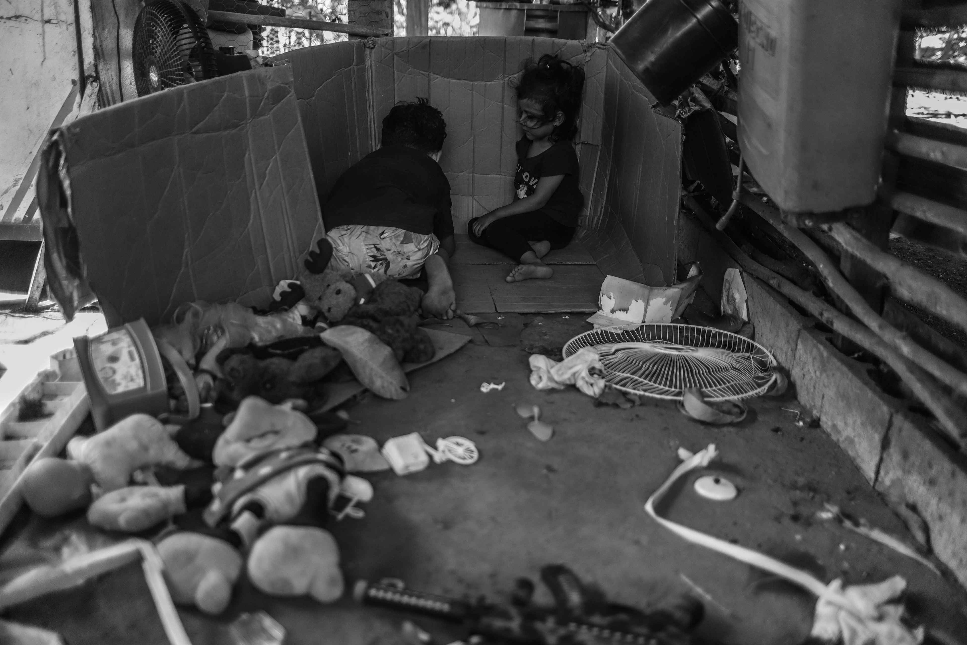 José Duval Mata’s children play in his house in rural Usulután, in eastern El Salvador. José was arrested in April 2022 and remains in prison. After almost three years of the state of exception, thousands of children in El Salvador are growing up without their parents.