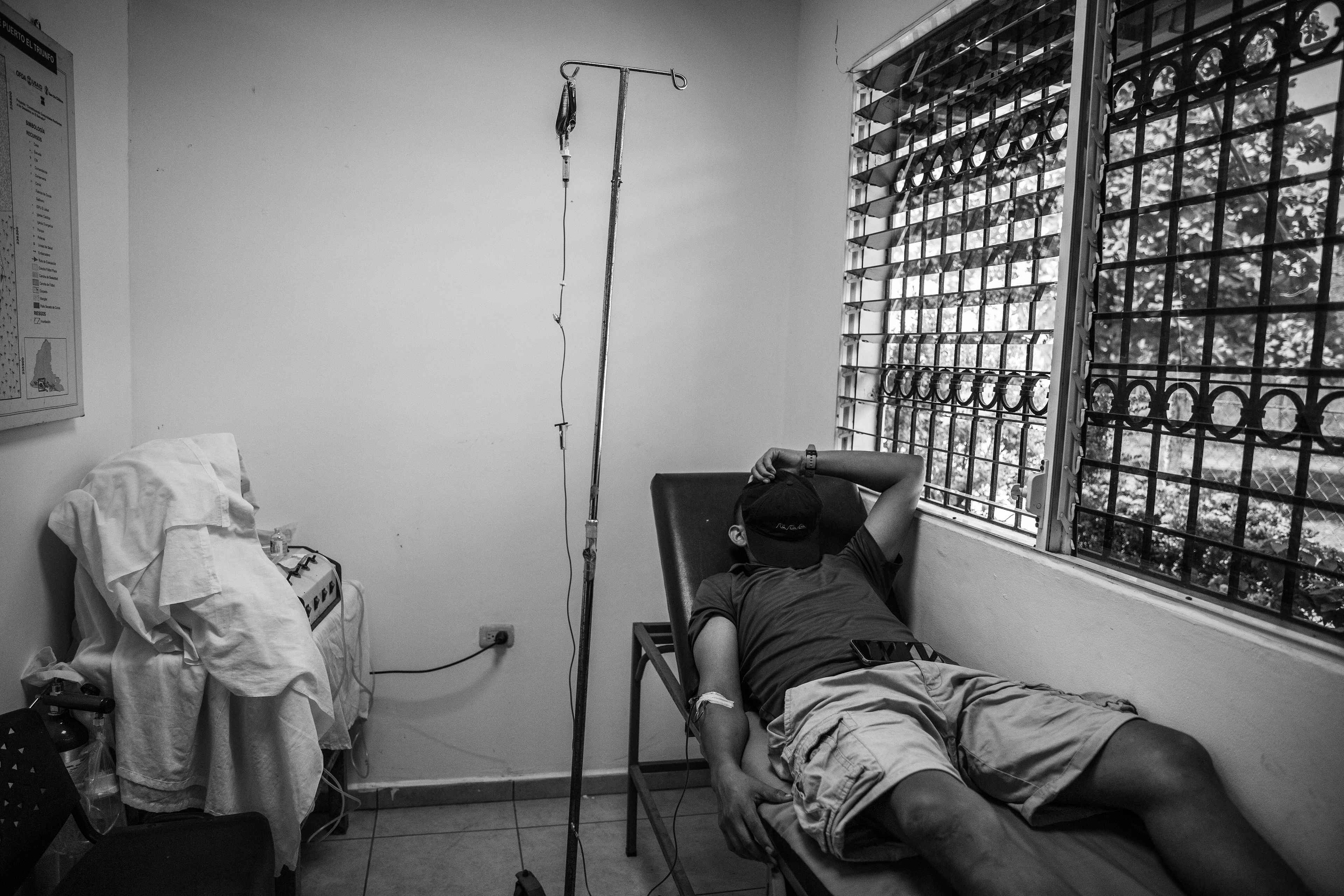 Andrés is a 28-year-old resident of a rural canton in the east of the country. Three months after obtaining his engineering degree, he was arrested under the state of exception. Andrés was detained for eight and a half months. He claims to have seen hundreds of cases of severe malnutrition, which remind him, he says, of images of the victims of German concentration camps during World War II.